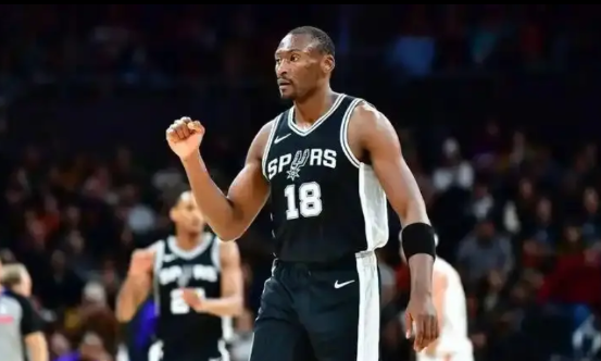 下面是一条关于NBA老将比永博的好消息！今天据美国名记Shams透露，自由球员老