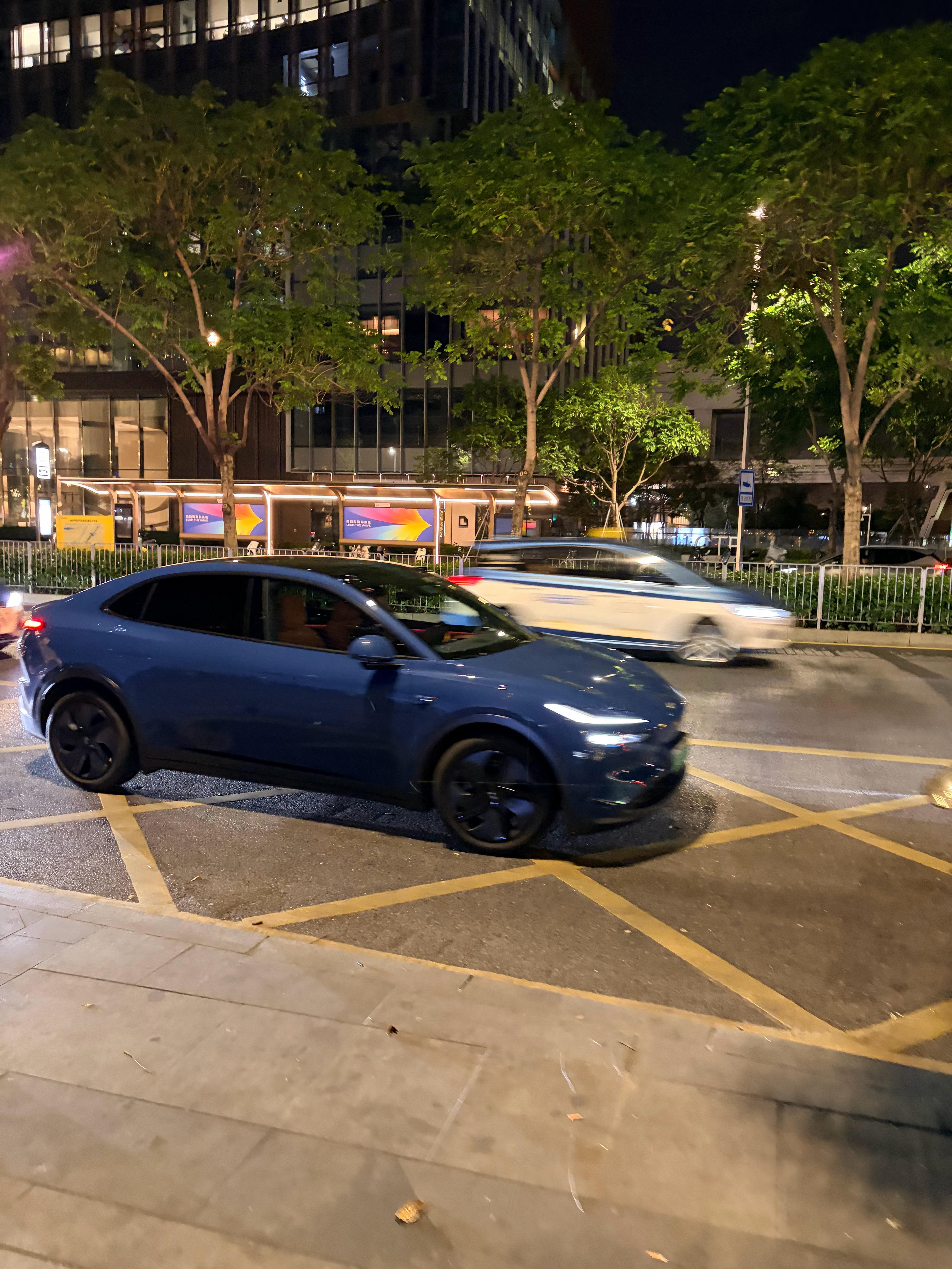 刚滴滴打到一辆乐道L60你别说当年在千岛湖试驾后还是第一次坐二排这空间不要太宽敞