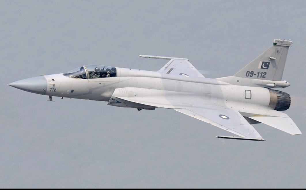 沙特官宣！巴空军飞抵沙特东部，这盘大棋走活了！美国在中东的战略收缩，正逼着海