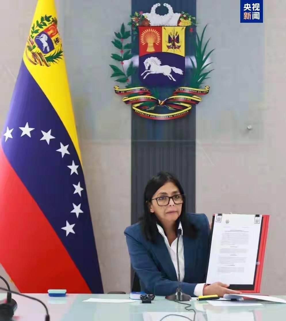 特朗普的愿望恐怕要落空了！美军成功绑架马杜罗夫妇后，特朗普异常兴奋。他在白宫