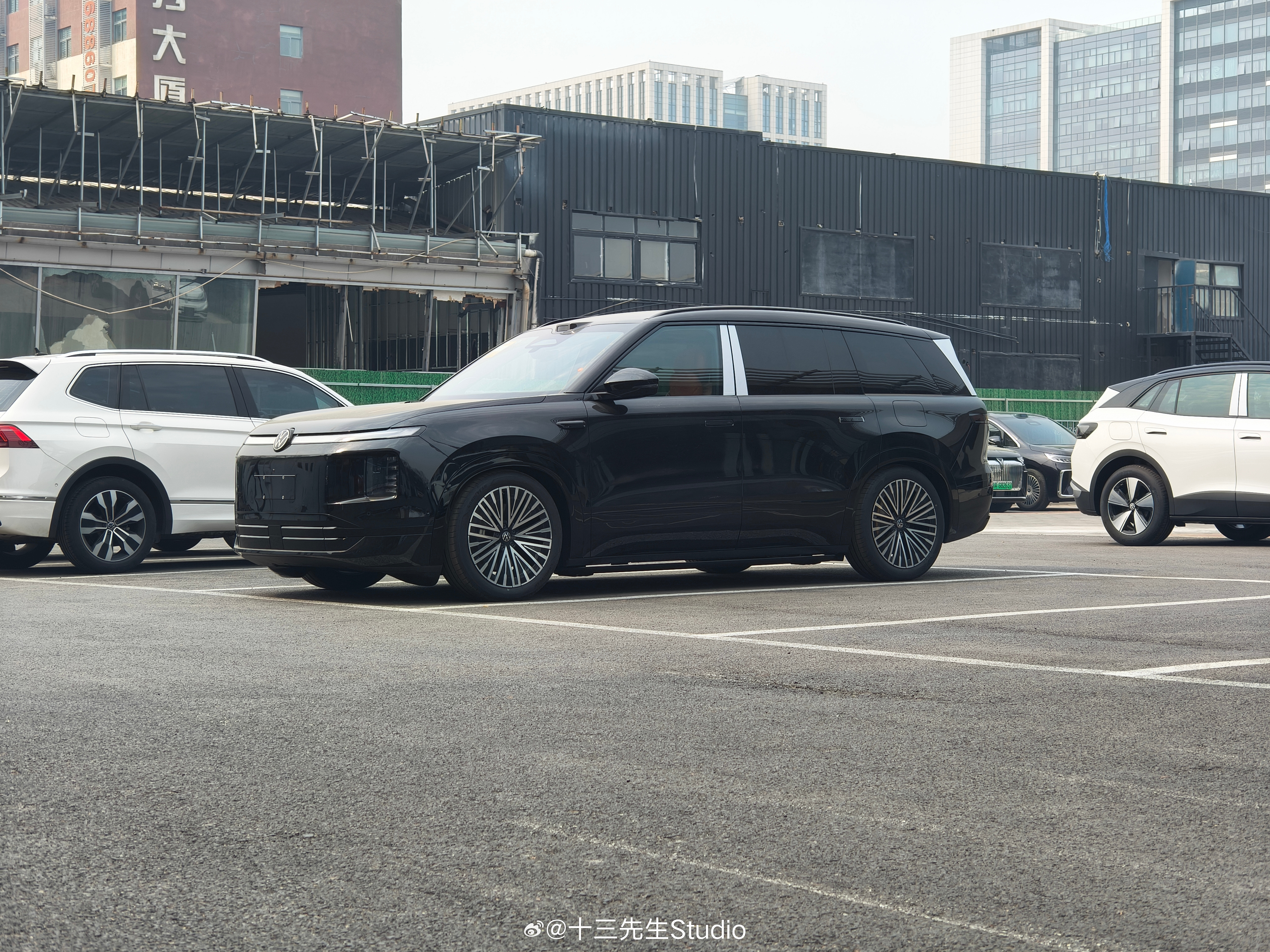 大众ID.ERA9X已经大量的新车开始到店了，外观看还不错，有后轮转向有空悬，
