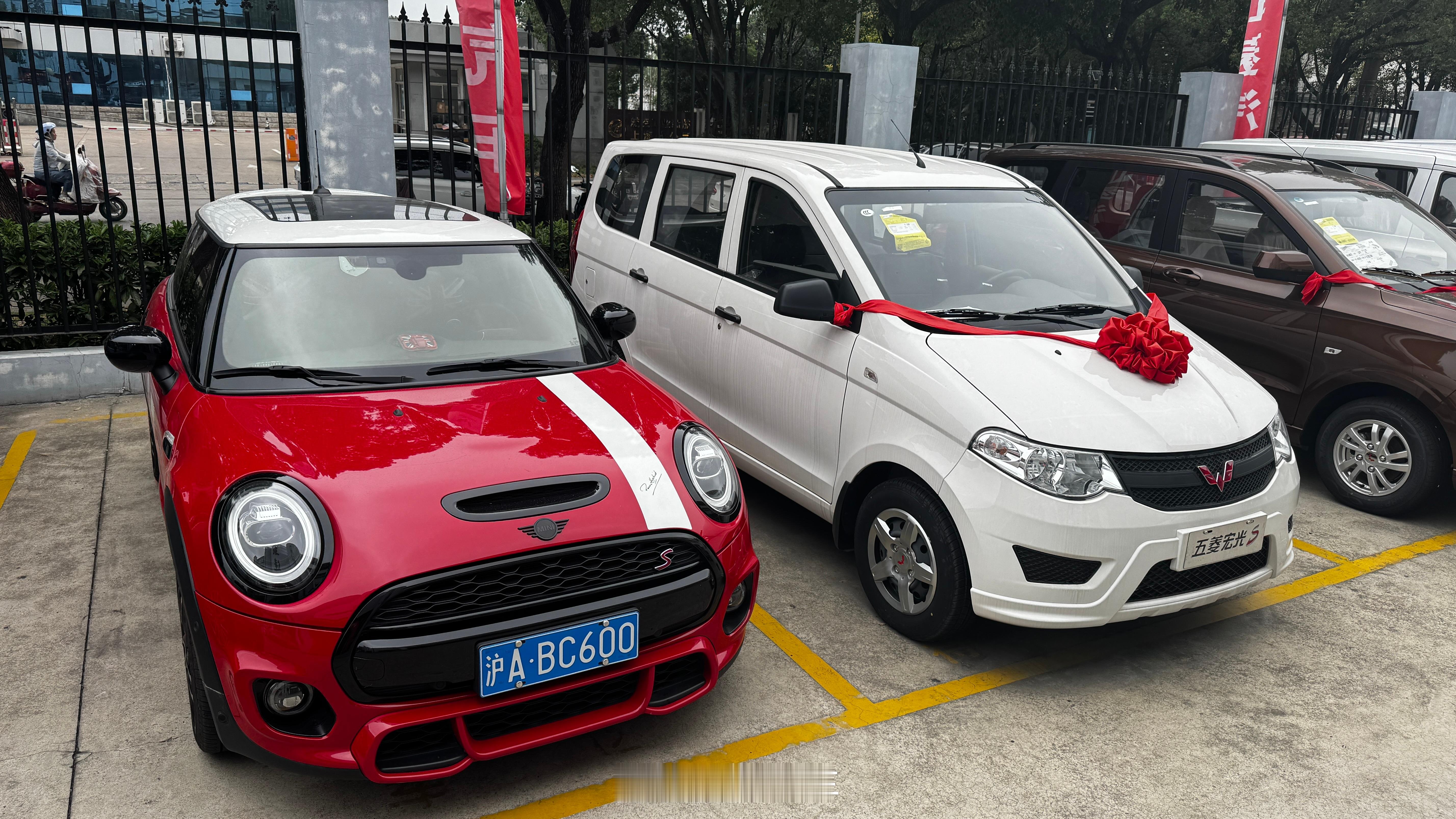 任何地方他都是一台MINI[大笑][大笑][大笑]​​​