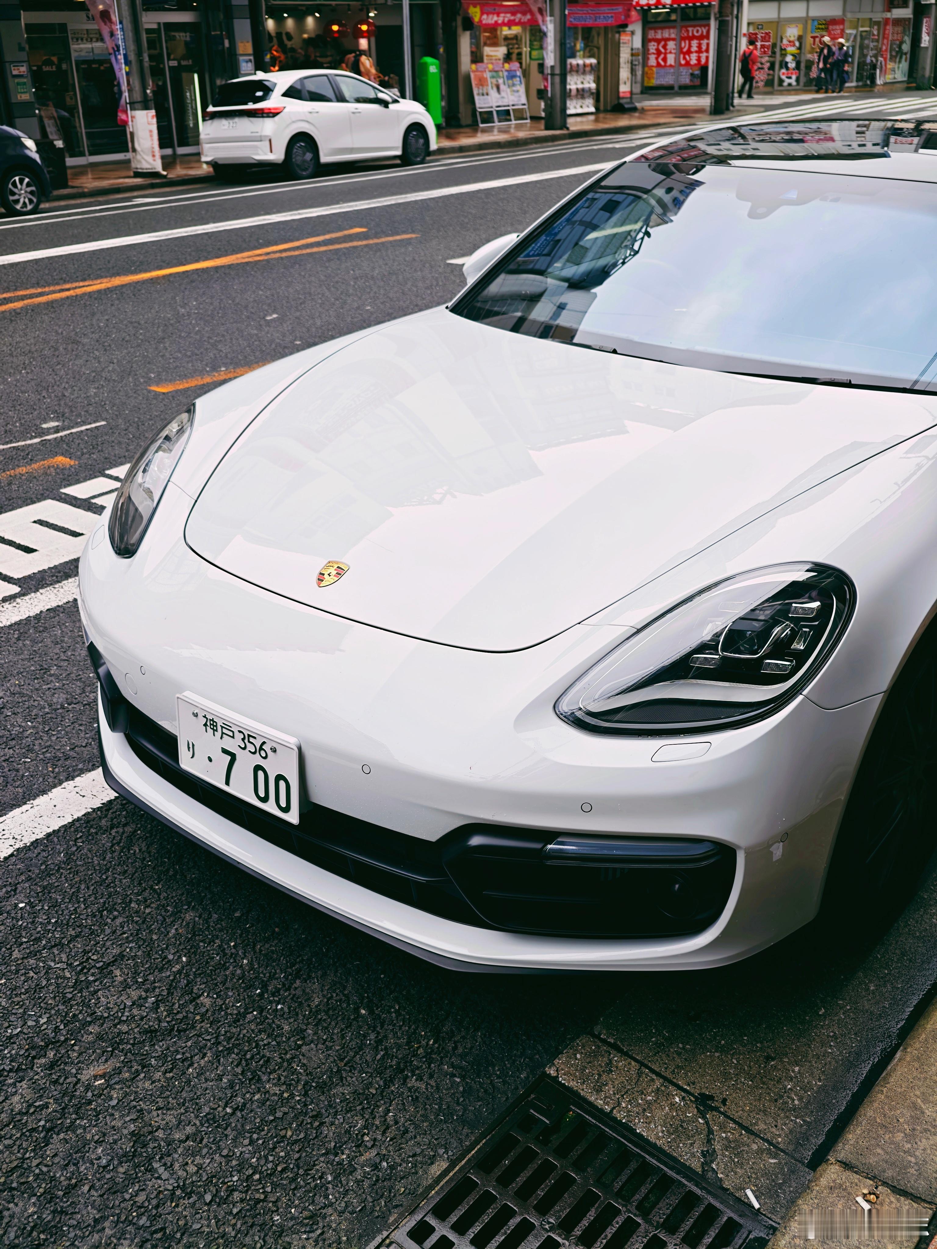 V8的保时捷PanameraGTS，看着确实比六缸的帅一点。话说这个外形为什么