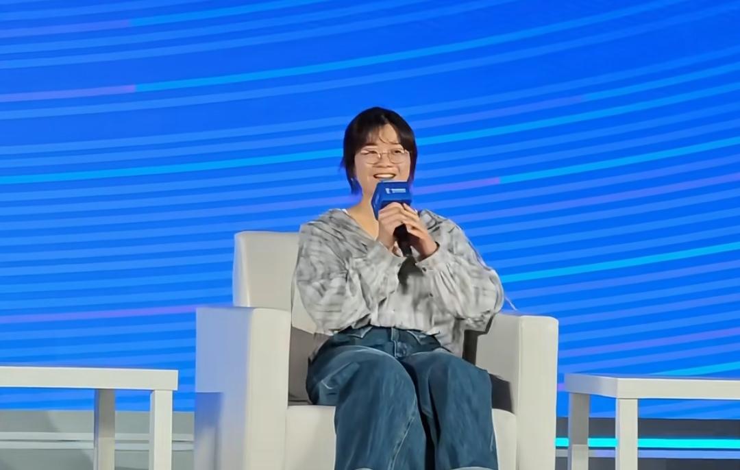 小米千万年薪从DeepSeek挖来的AI天才罗福莉，被问小米大模型优势时的回答