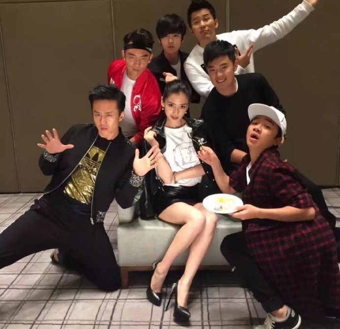 初代跑男合影站位初代跑男感情真好初代跑男合影站位，初代跑男感情真好，咱就说今夕