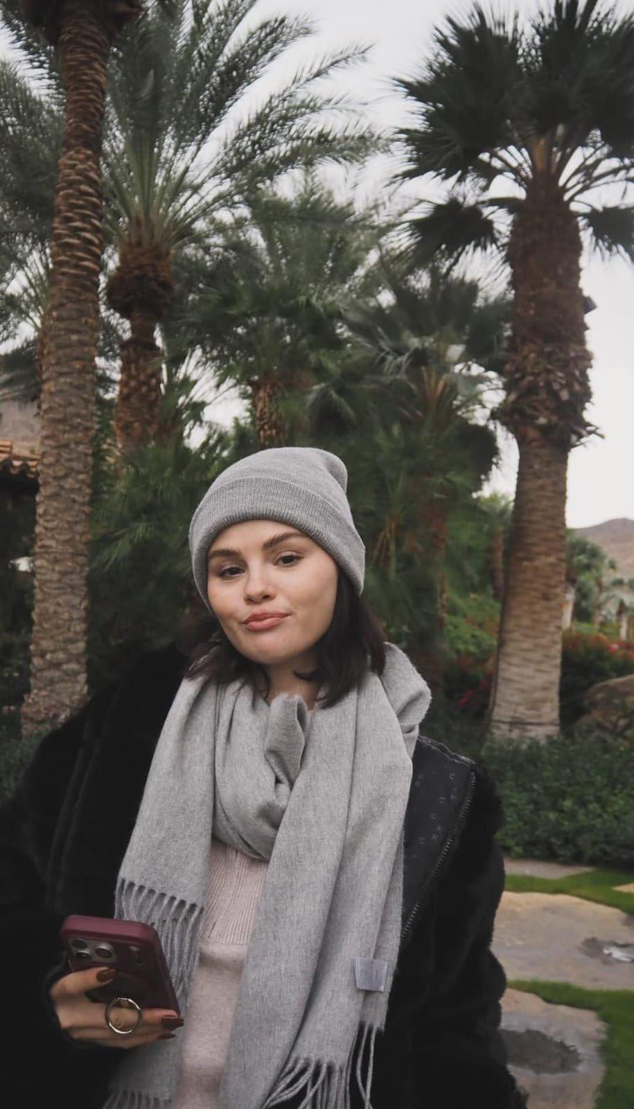 赛琳娜戈麦斯和朋友相聚度假私照更新，一起庆祝感恩节🍗