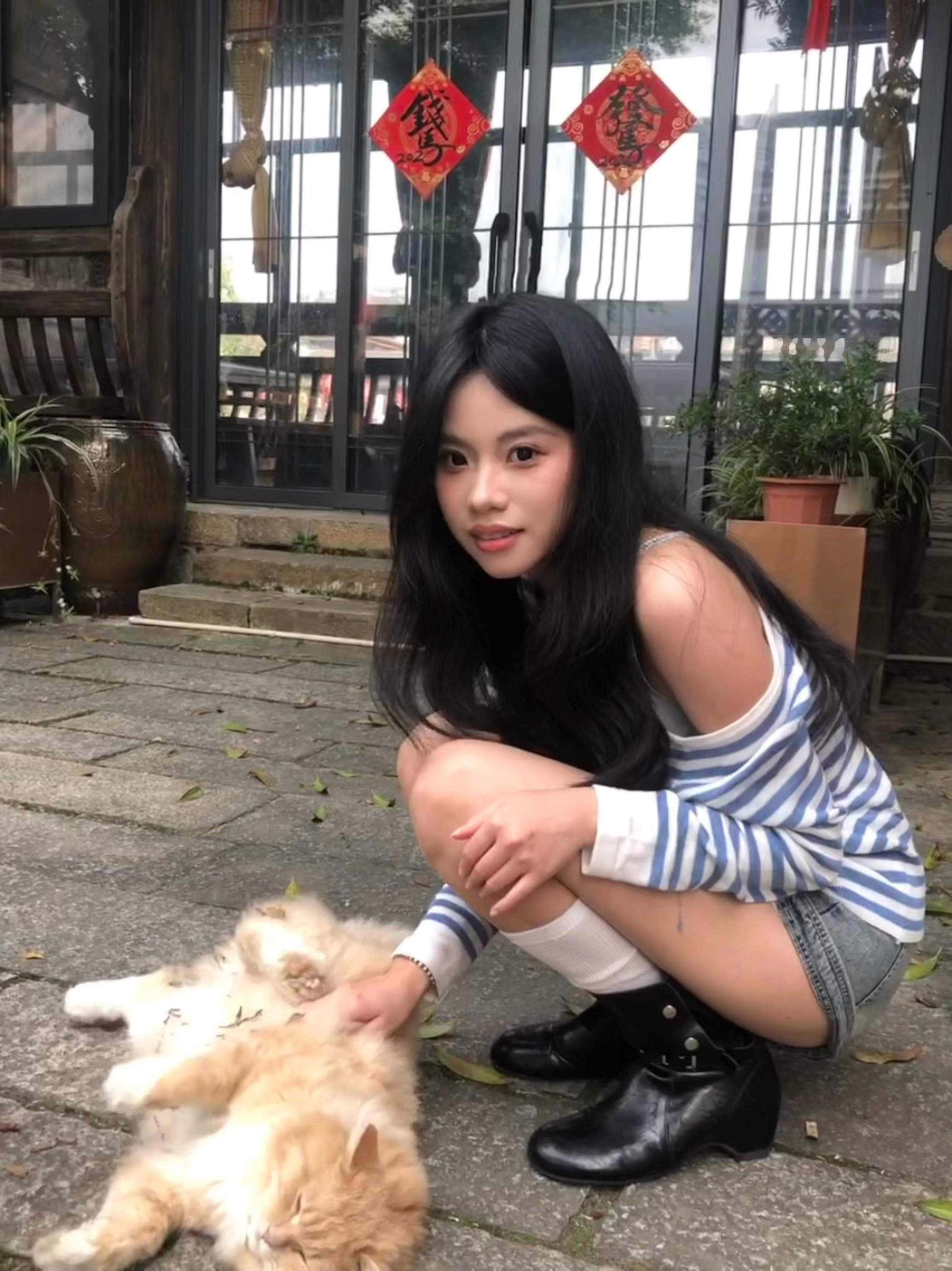 你这只小猫咪要吓使我吗