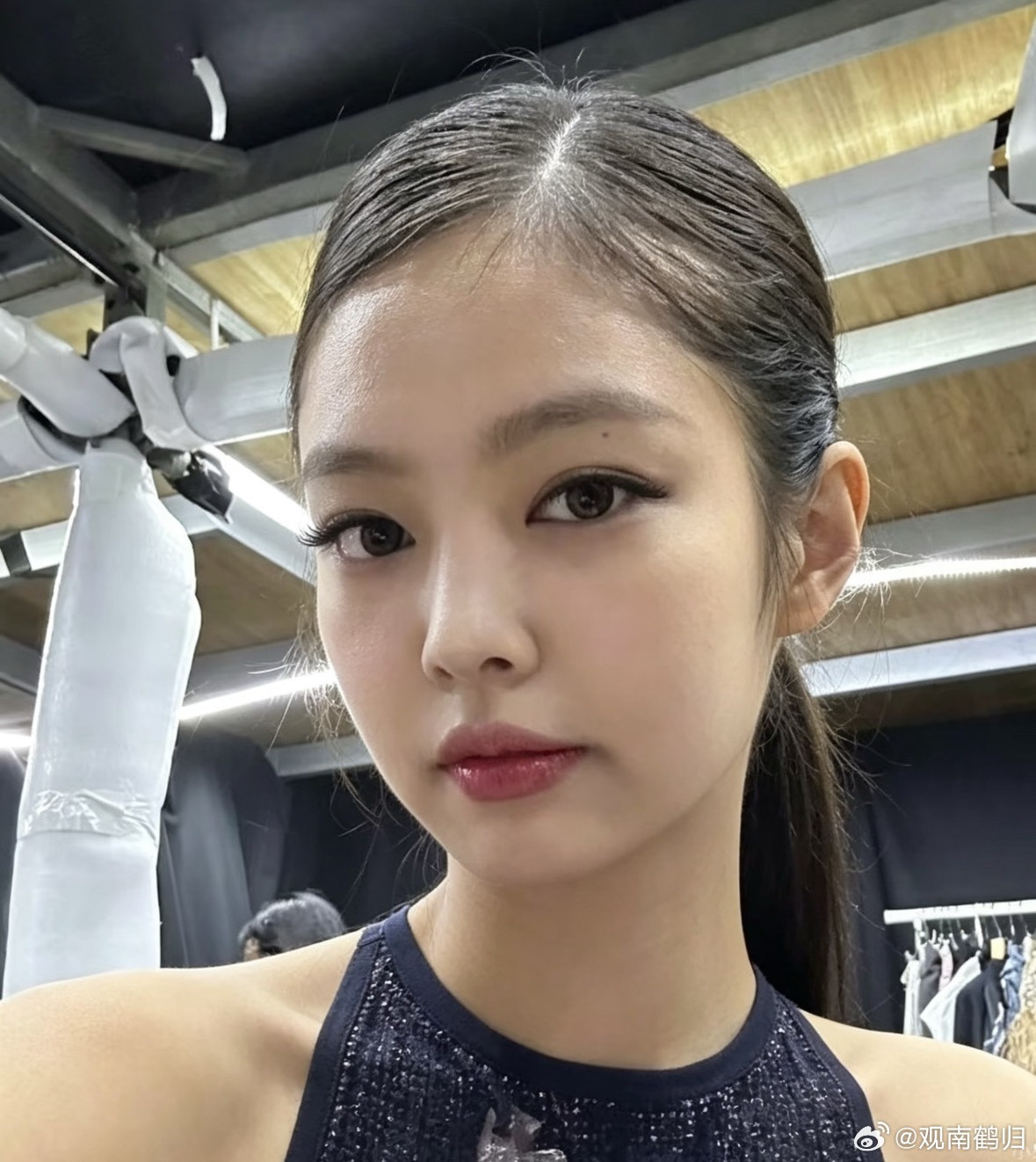 Jennie金珍妮八字/乙亥己丑壬子丙午外网传她是丙午时的盘，那这个盘