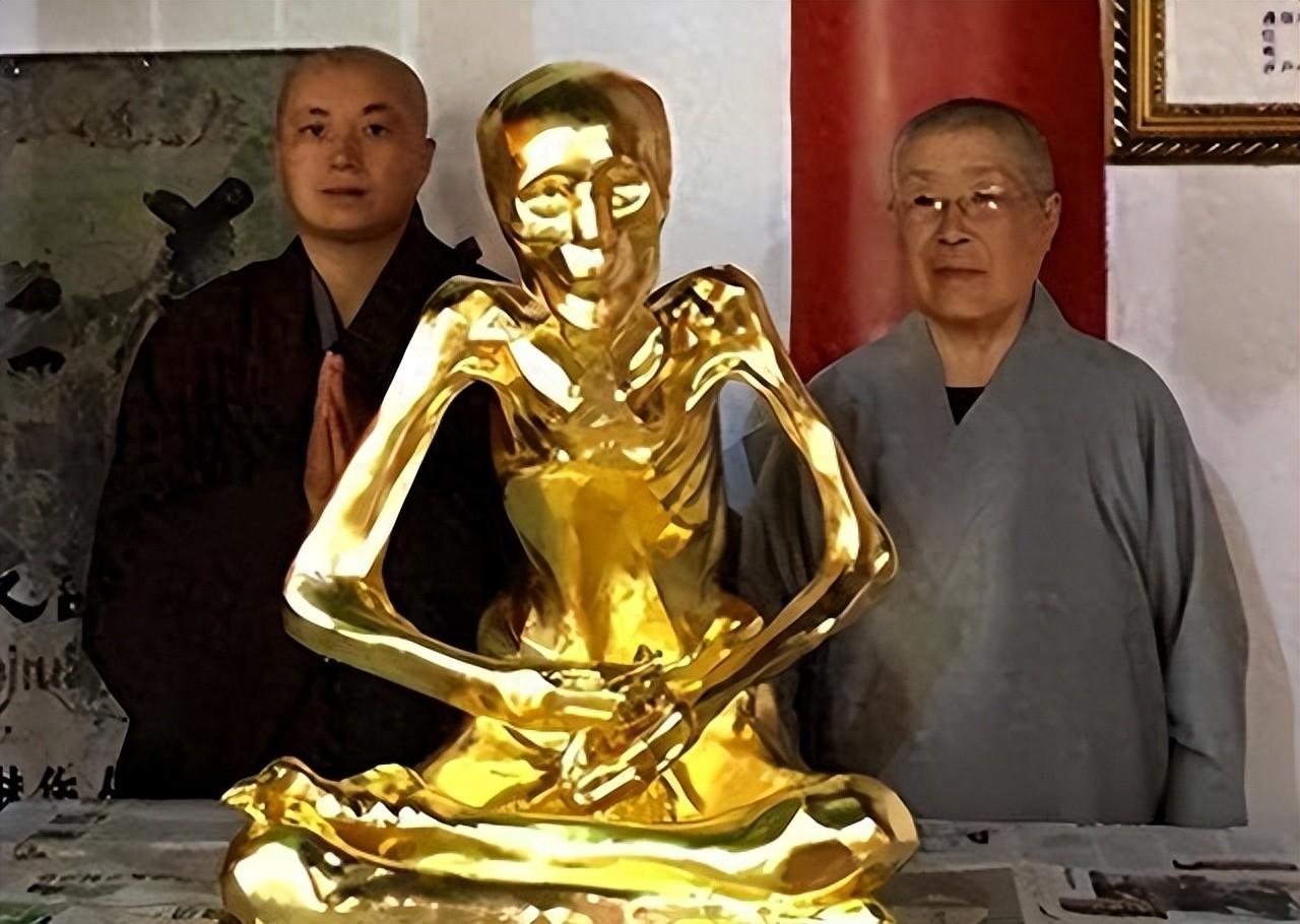九华山惊现奇事！绝食7日安然圆寂，遗言要求坐缸封存3年。开缸瞬间，全场震惊，肉身
