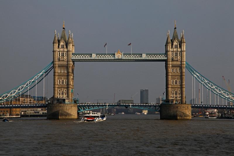 英国伦敦塔出大事啦！当地时间12月6日，伦敦警方通报，有4名抗议者在伦敦塔王冠展