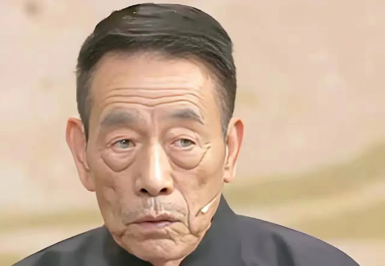 有人说，94岁的相声泰斗杨少华着实不容易。他虽说因为太穷了没摆知，不过郭荣启倒也