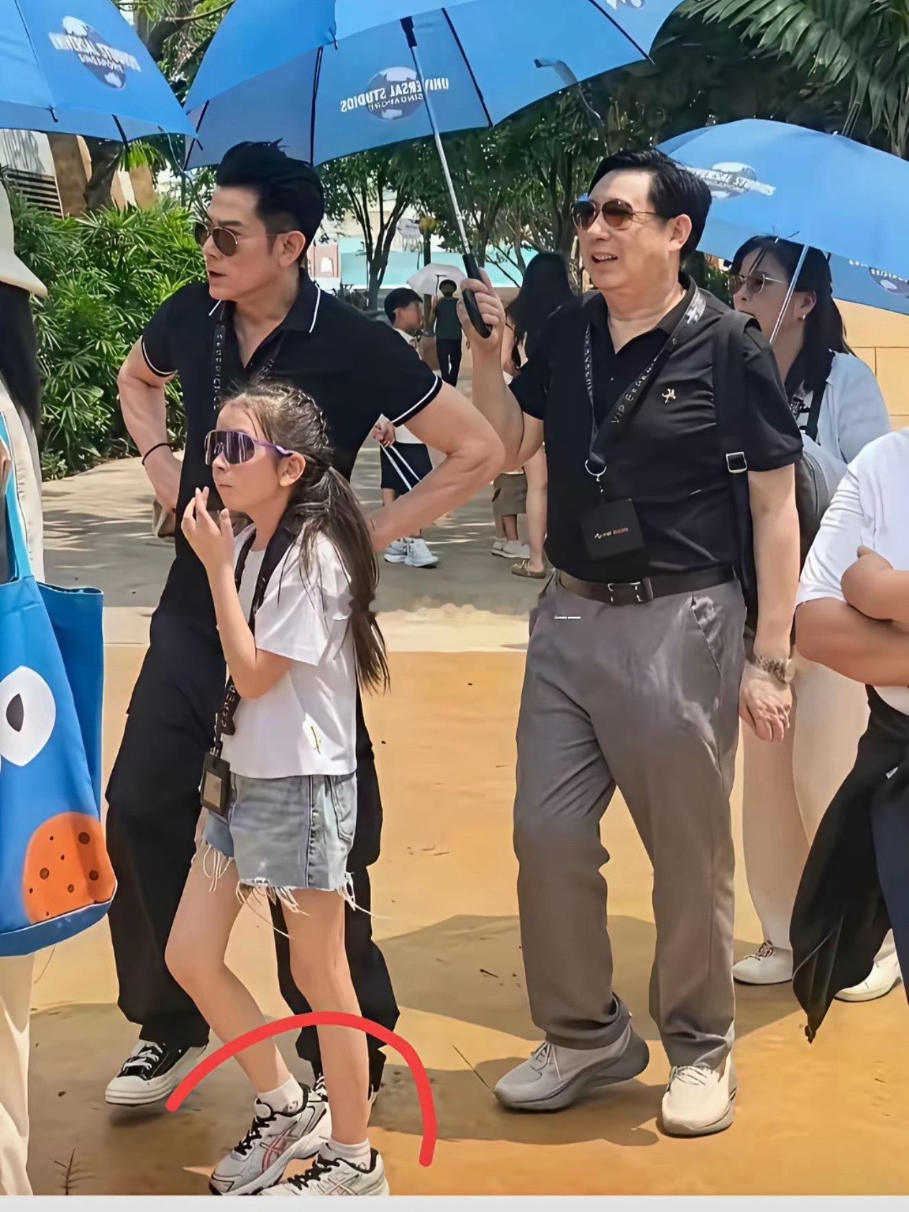郭富城女儿一双鞋顶我一个月工资了吧​​​