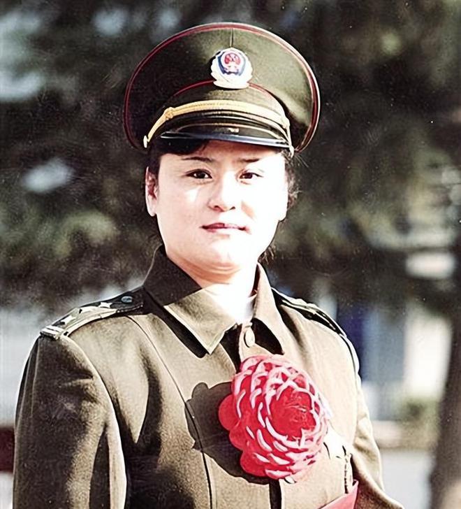 1988年，郑州火车站一位姑娘突然被三名大汉强行塞进了出租车，当车子在路口急刹的
