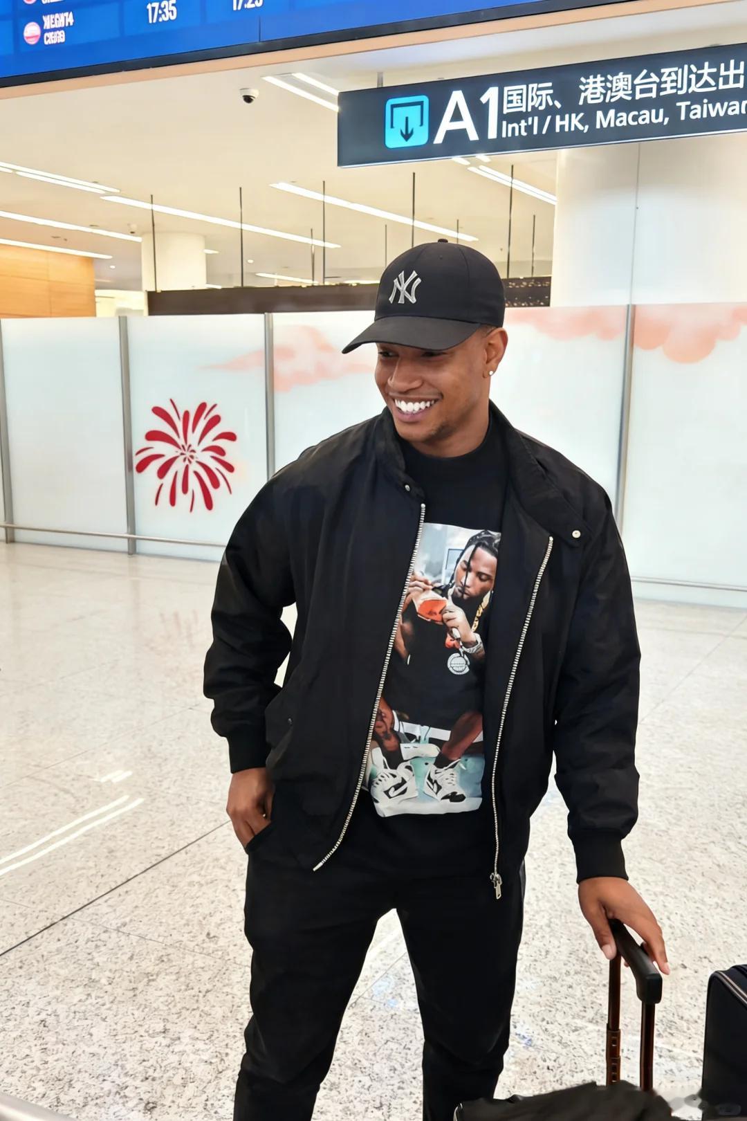 成都蓉城“降本增效”好像要成了。目前传出的下赛季首发阵容：费利佩、韦世豪、罗慕洛