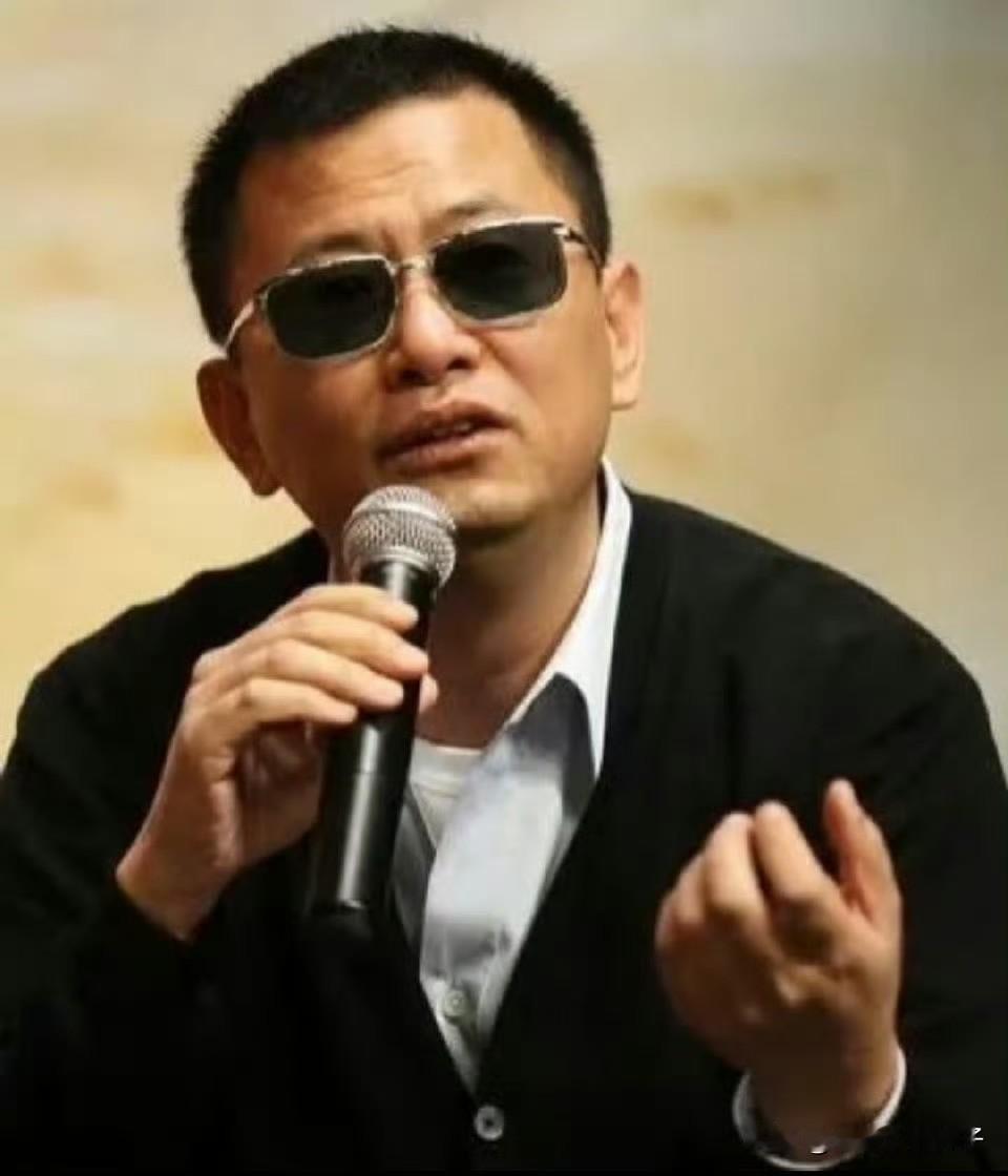 编剧古二曝出这段私密录音，可把导演王家卫给坑惨了！10月31日，关于王家卫的多