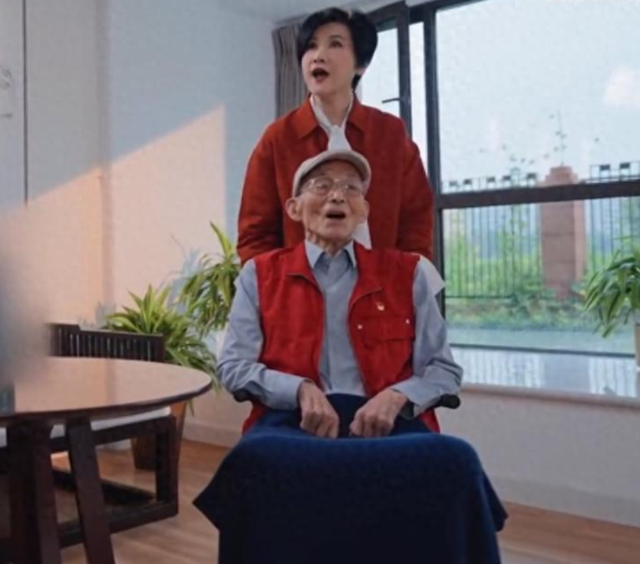 钱再多也没用！游本昌和妻子住进养老院，还在因父子关系耿耿于怀