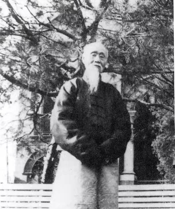 1867年，赵烈文对曾国藩预言，大清50年内必定灭亡，曾国藩不信，赵烈文说：得天