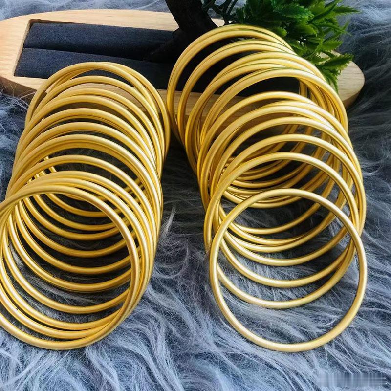 金价太高有人囤金条为两儿子打算现在黄金真的是一天一个价，不稳定因素太多了，不过看