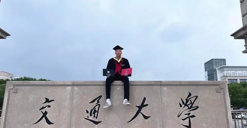 周琦真的可以永远告别国家队了，有些人上场是为国家队做贡献比如王俊杰，比如胡金秋