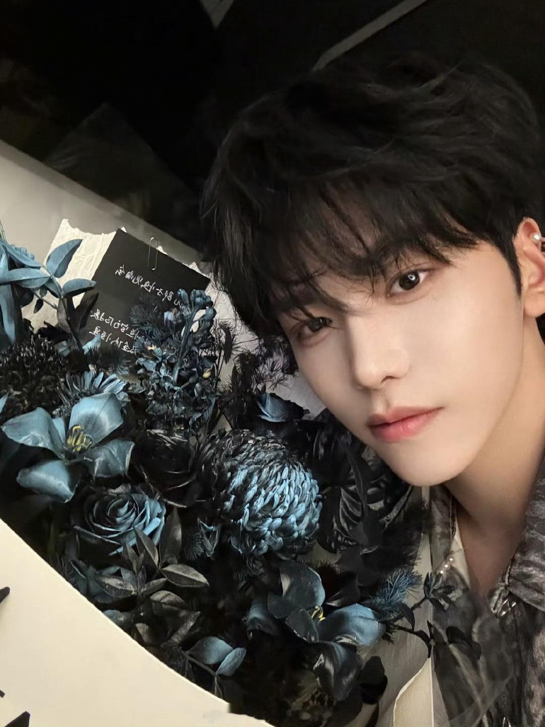 于洋太搞笑了吧，直接让邵子恒发微博说刘耀文也没怎么帅，这要是敢发出去，邵子恒离退