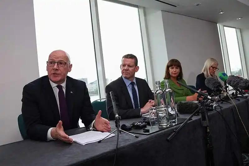 苏格兰、威尔士和北爱尔兰一同谋求脱离英国，我们是否应当予以支持？ 我的观点十