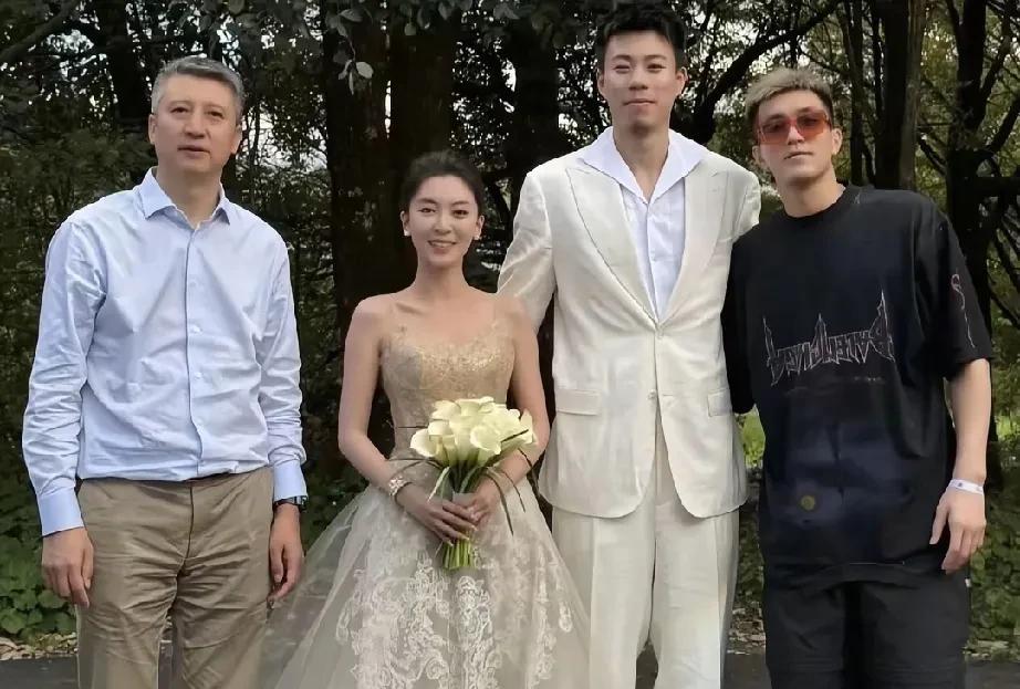 张镇麟完成人生大事，郭艾伦到场！近日，张镇麟完成了自己的人生大事，圆满的完成了