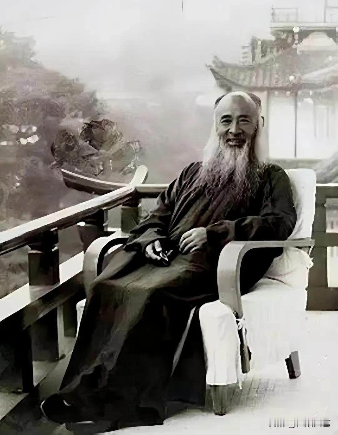 张大千是中国杰出的艺术家，有不少代表作。《桃源图》是他泼墨与泼彩山水画的成功之