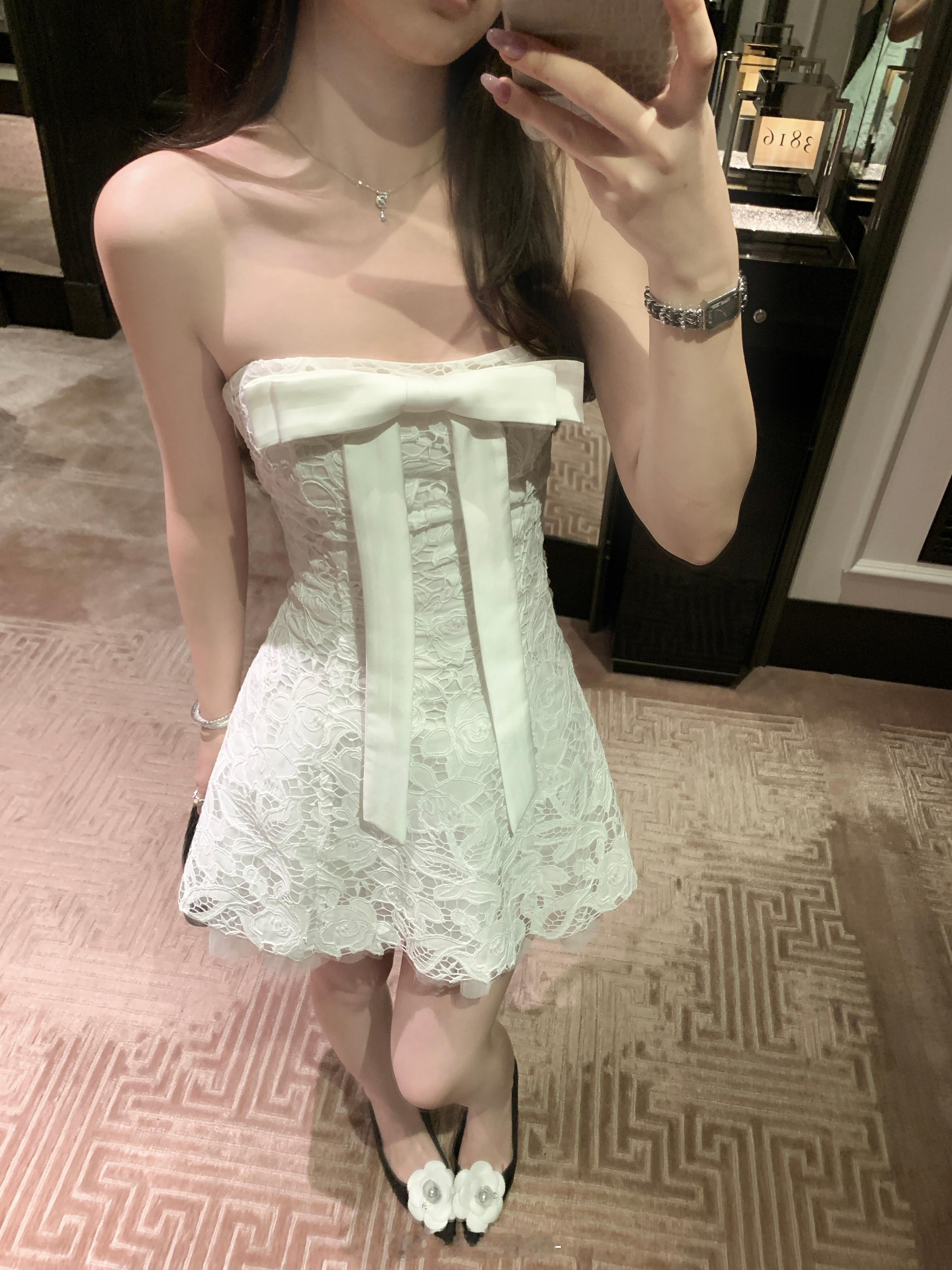 板栗可可Bankelili2/26/20:00🐇美到失语！！！蝴蝶结+一字抹胸