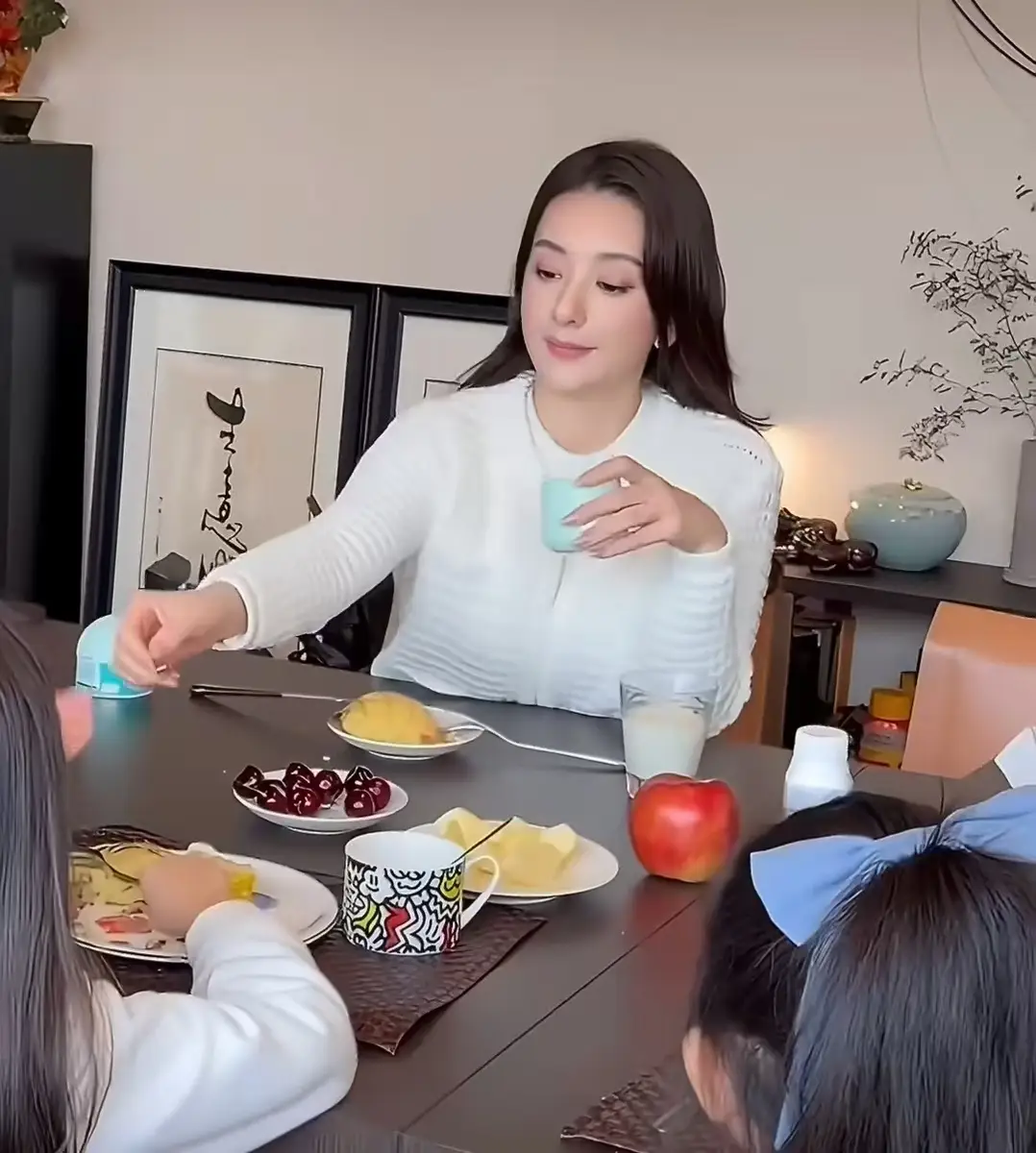 方媛晒日常记录孩子成长三娃各有所爱家庭氛围超暖