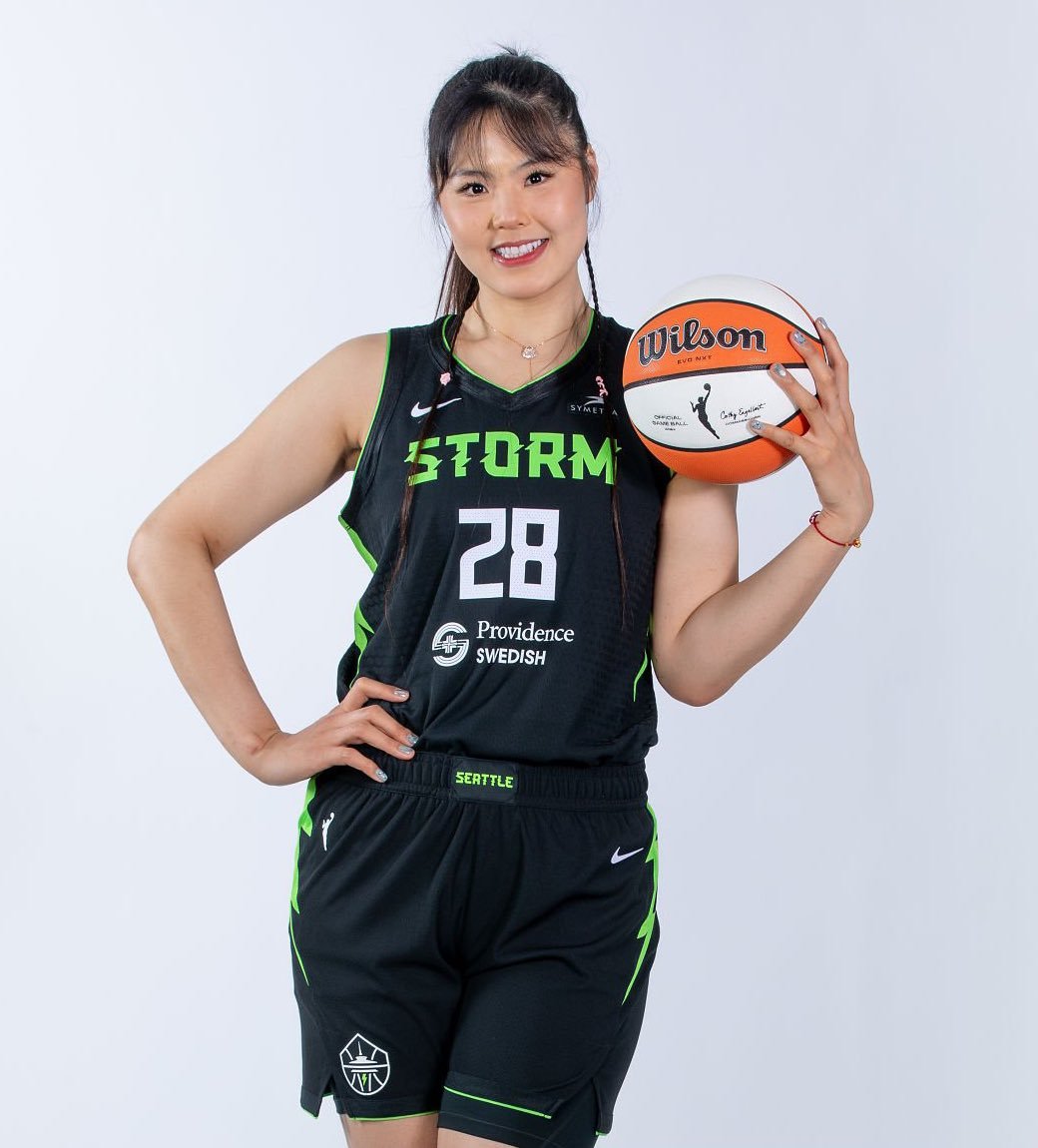 随着TeairaMcCowan（场均5.1分4.8篮板）和LuisaG