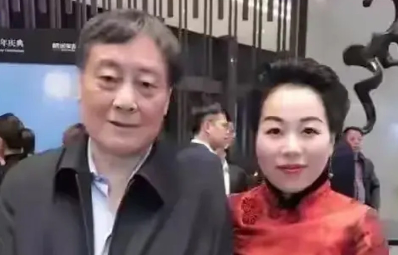 宗馥莉的姑姑宗蕊她跟杜建英关系比较好杜建英的三捷投资公司是跟宗蕊合开的这