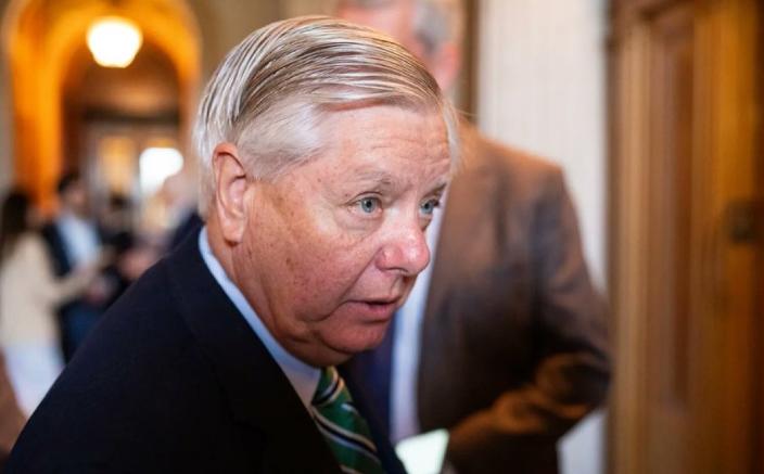 真是明天和意外，你永远不知道，究竟是哪一个先来。美国和伊朗再次激战正酣之际，