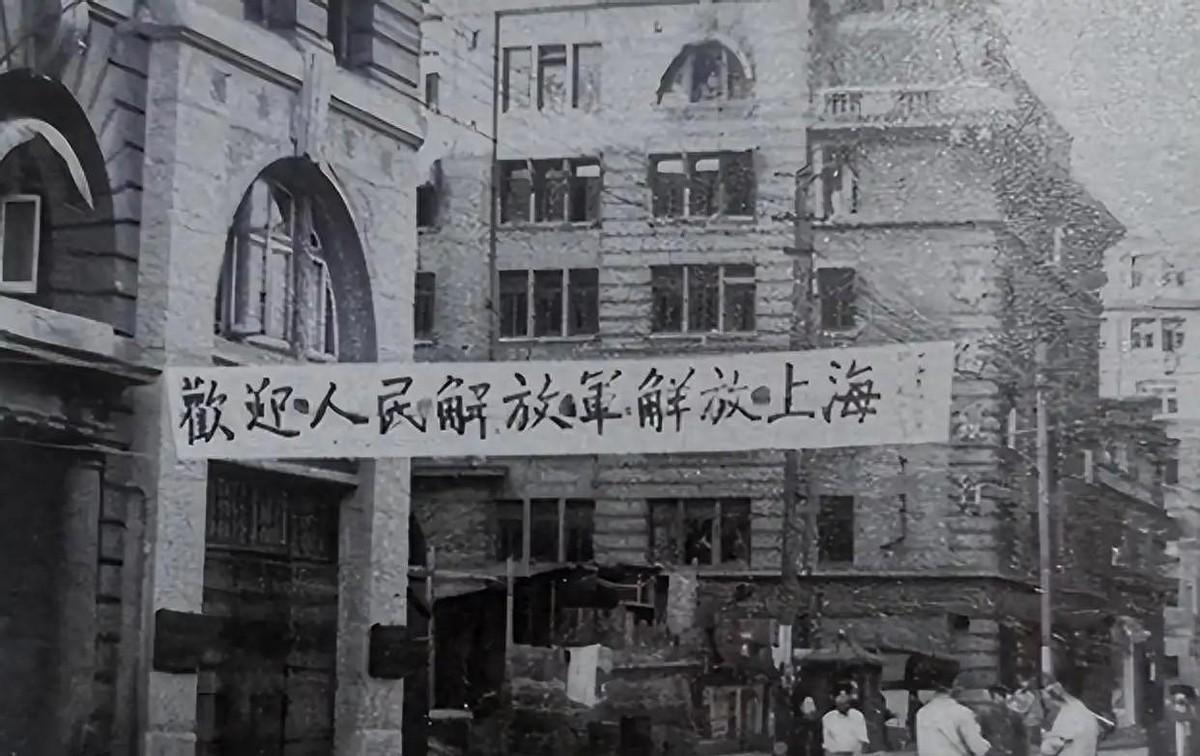 陈毅面对留在上海的一万四千名国民党干部，部下问要处置多少人？他的做法引发毛主席关