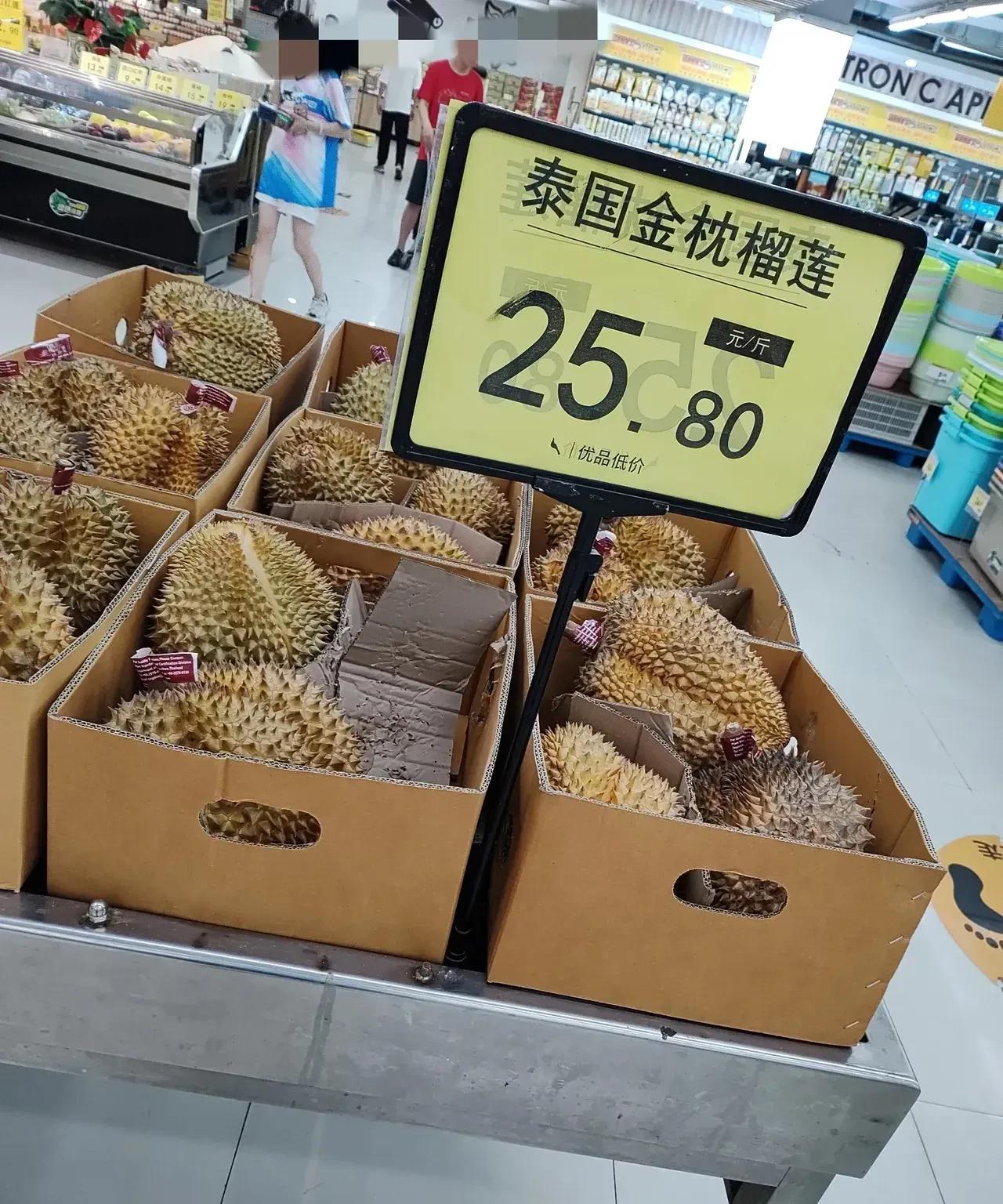 今年卖榴莲的是惨了，昨天去超市看的时候39块9，今天一看25了。泰国的榴莲这是