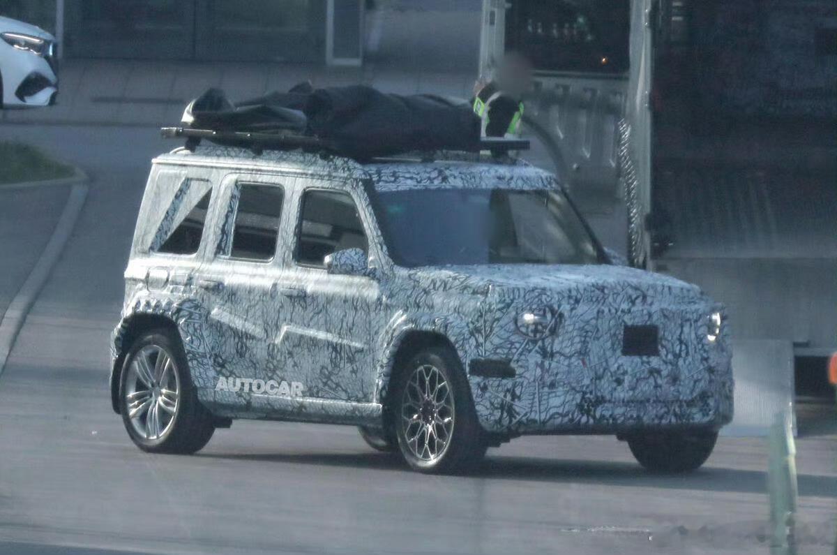 外网流出的奔驰小G。如果这台车配上和现在奔驰纯电CLA的动力总成，引进国内，那这