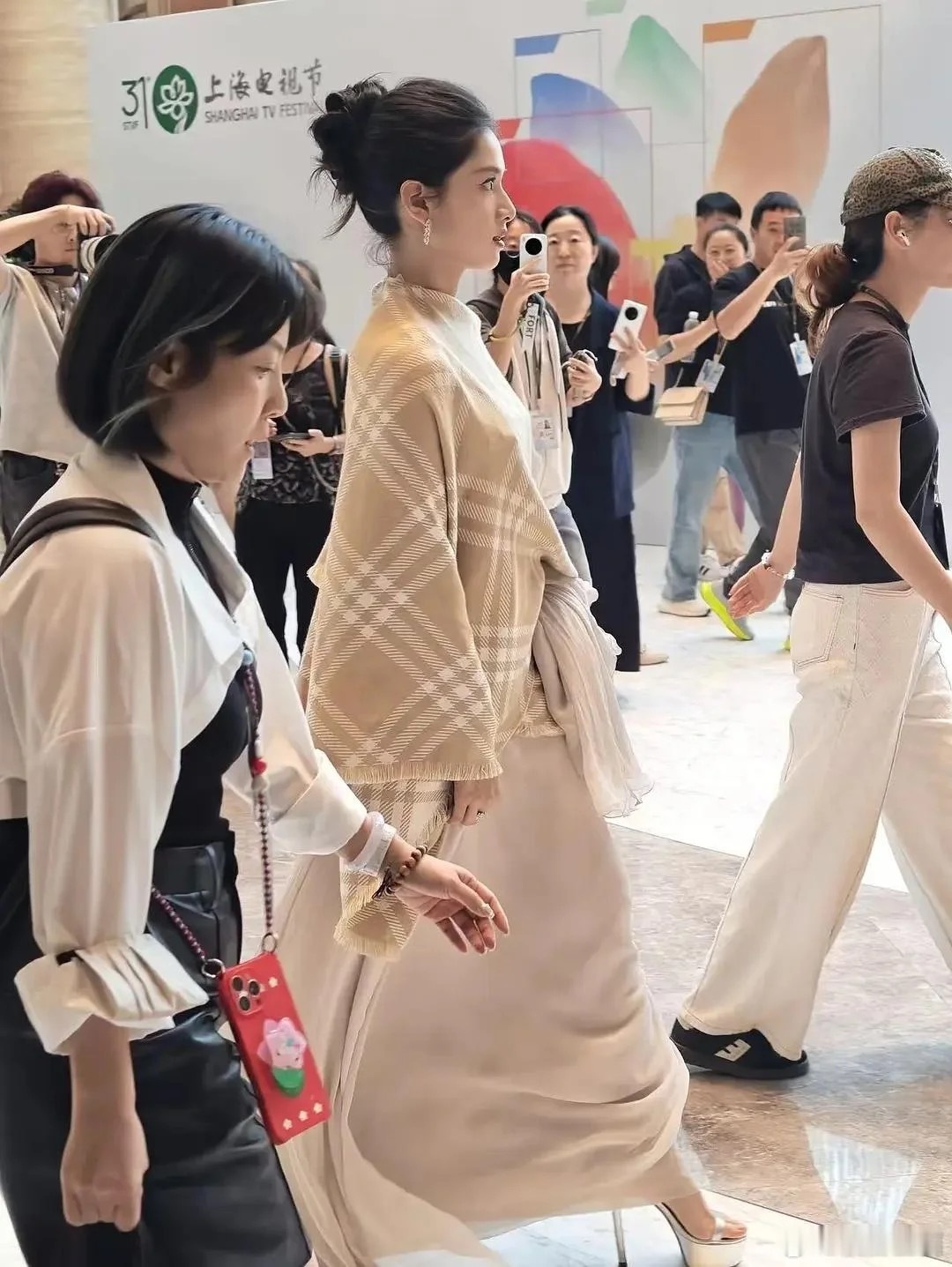 同样是生图，周也张婧仪这差距太大了吧