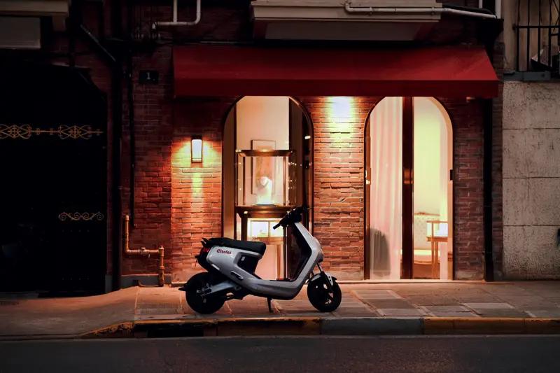 新国标电动车时速到25km是否断电，一直众说纷纭。2025年12月，我实测了3款