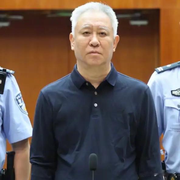 恒大这一波集中宣判几十号人，唯独二号人物夏海钧，从头到尾都没露面。说实在的