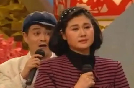 1992年春晚，在表演完《我想有个家》后，下了舞台的黄晓娟冷不丁对赵本山说了句：