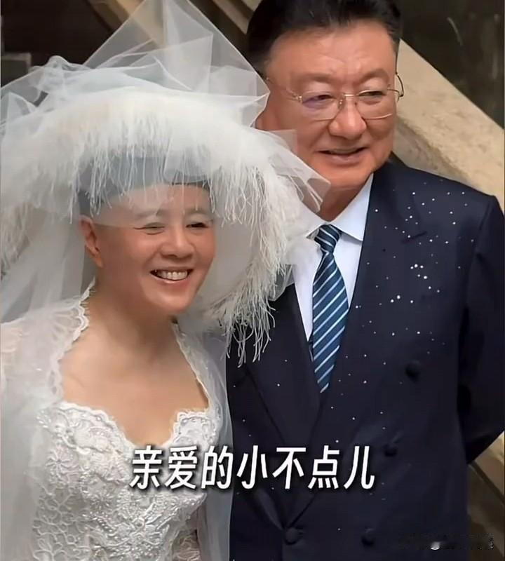 金龟子，罕见晒幸福！8月20号，主持人金龟子冲上热搜，她罕见晒幸福照，是和