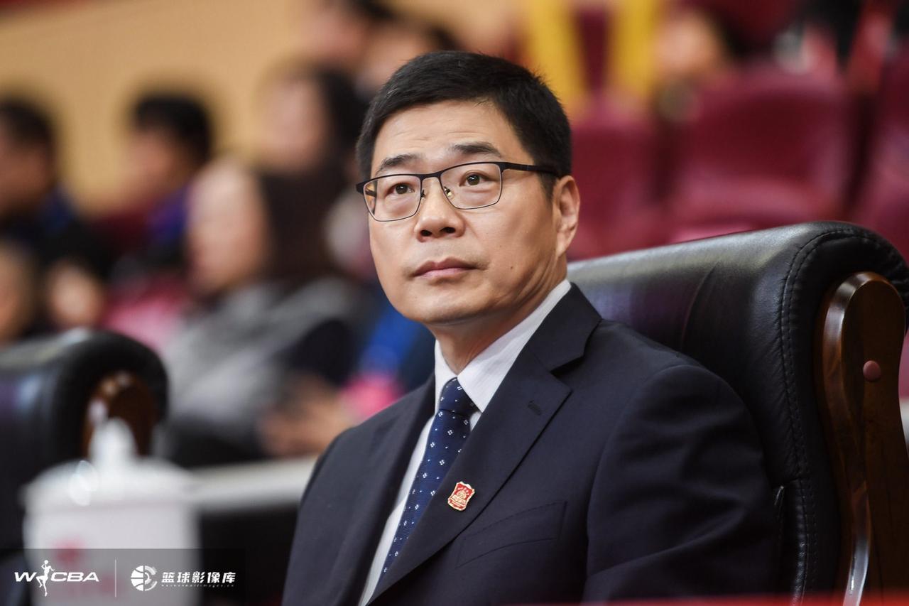 这下事情闹大了！亚运会篮球全面失利后，湖北一家官媒亲自下场对篮协主席郭振明提出质