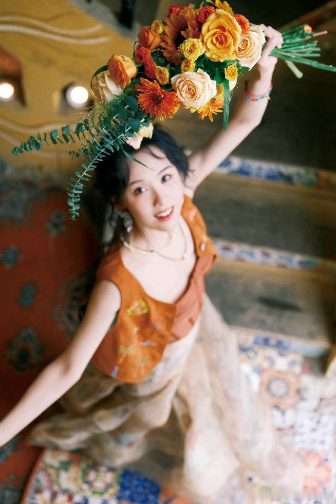 陈都灵32岁生日晒照陈都灵波西米亚风生日照陈都灵32岁生日晒照，陈都灵波西米亚