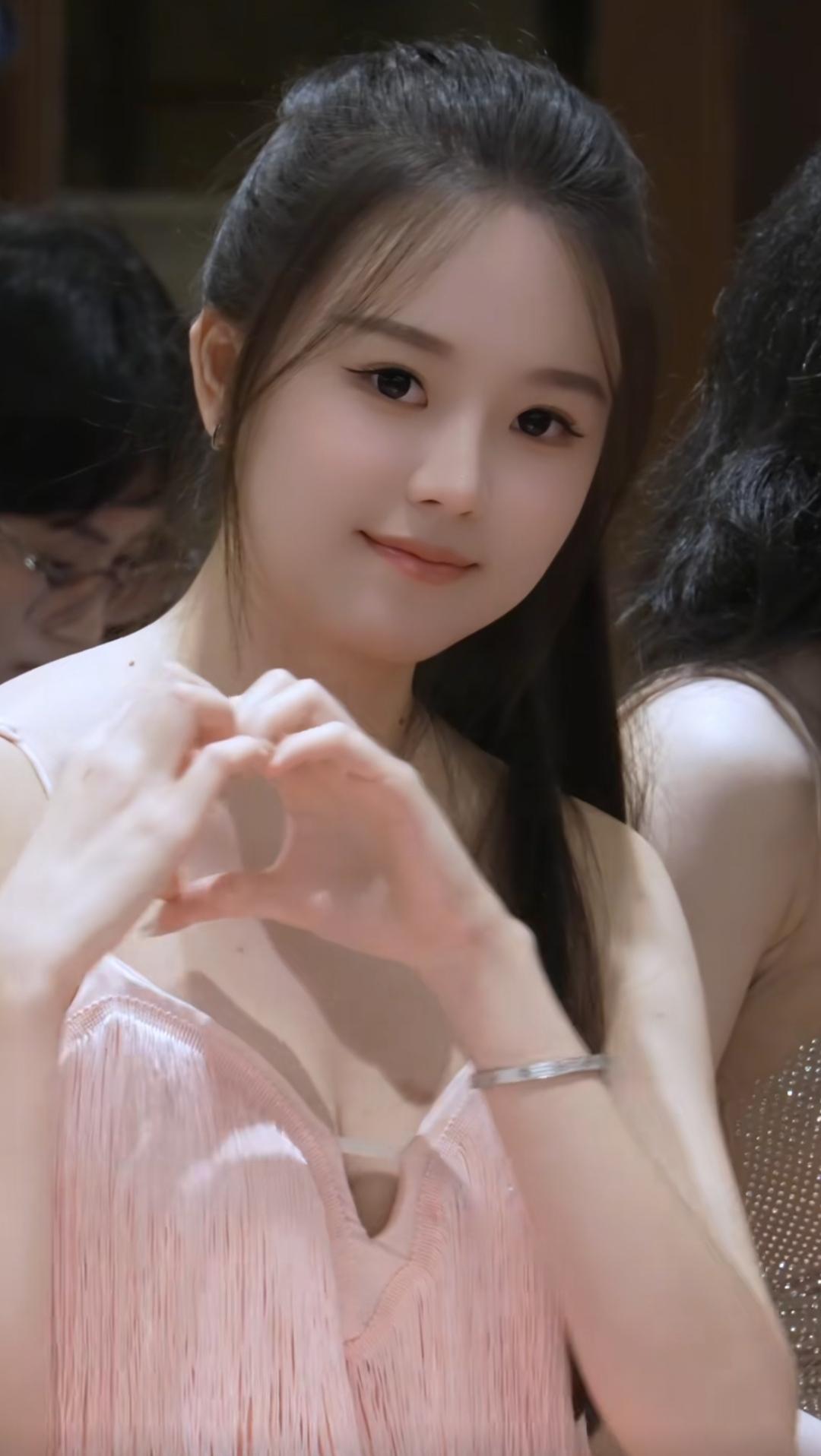 刘世欣身高180cm，广西难得出个美女。来自玉林博白。