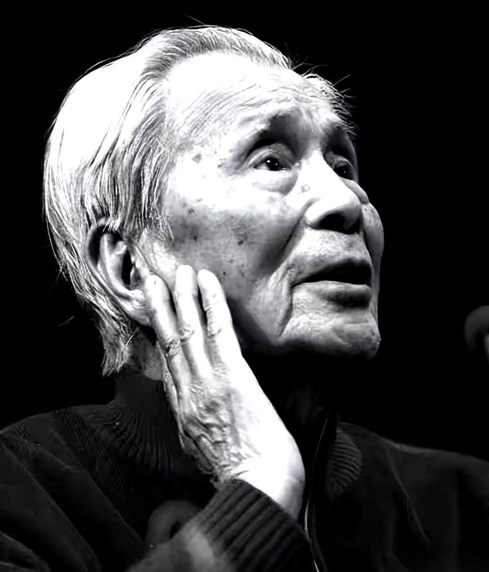 把一辈子画出来的最得意的心血，打包全送给了新加坡。把祖宗传了五代、价值十个亿的