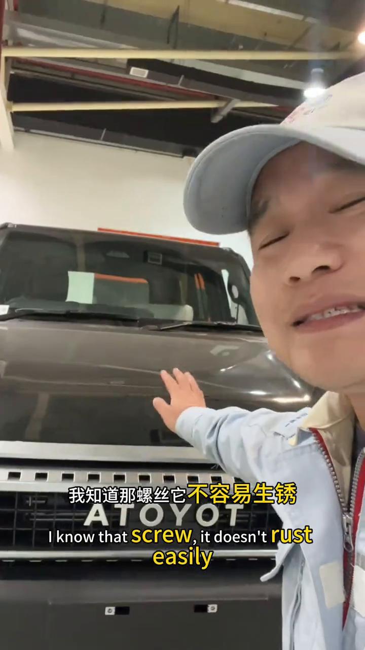 我是丰田转向机里那片塑料减震片。十年前，我被装进这辆卡罗拉的时候，浑身紧实，日