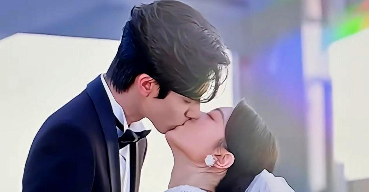 庆功宴灯还没暗，宋威龙先红了眼。他低头那一秒，赵今麦跟着转身，两人谁也没说话，