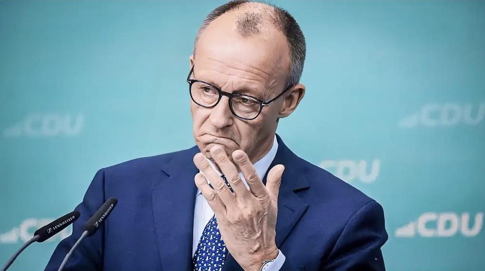 德国总理最新表态！就在今天，德国总理默茨表示，德国希望乌克兰在不付出任何代价的