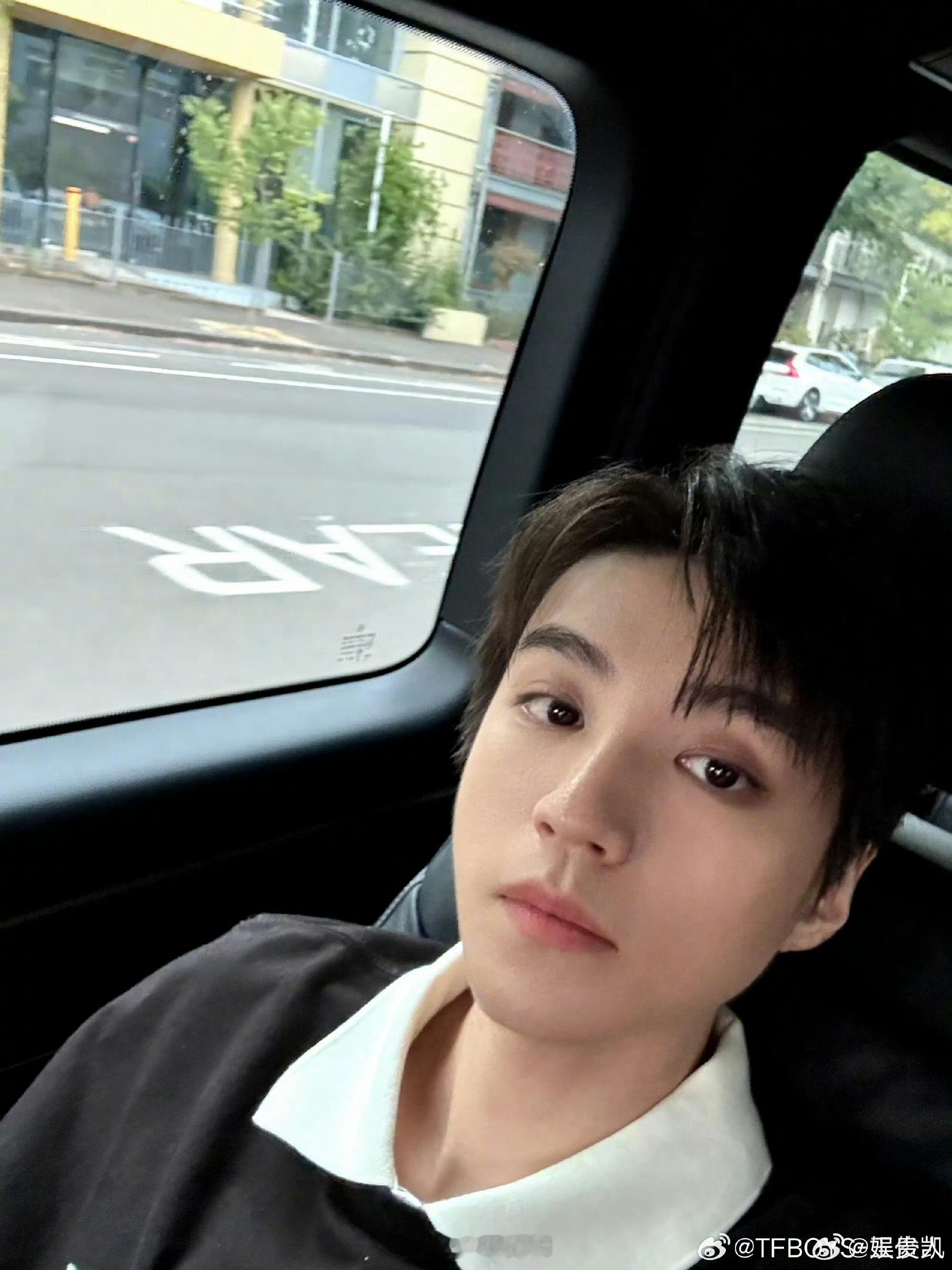 王俊凯下班就去找周杰伦吃火锅了偶遇王俊凯周杰伦悉尼约火锅重庆人在哪都忘不了火锅