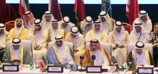 特朗普或对海湾盟友开出“天价账单”：若想停战，就掏2.5万亿 近日，一位阿曼