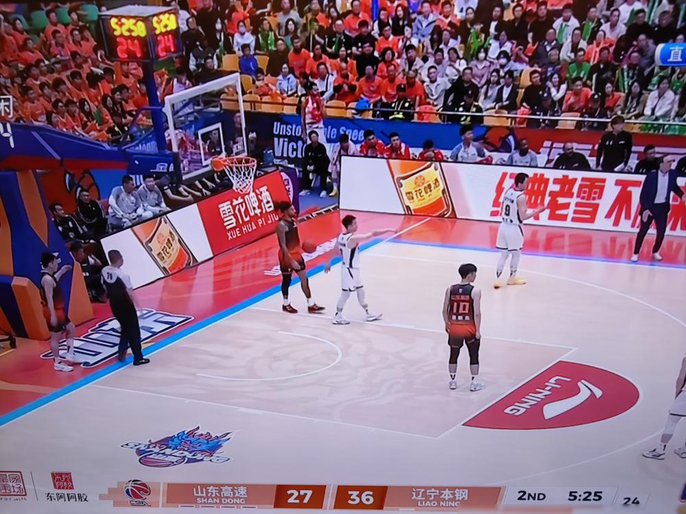 17分钟，0分！山东男篮季后赛，主力后卫就这么在场上干看着？4月28日这场1